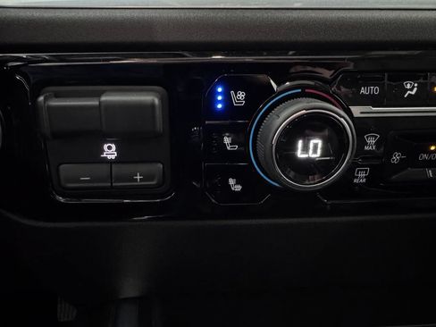 Certified 2022 Chevrolet Silverado 1500 LTZ w/ LTZ Convenience Package II AWD/4WD image 24