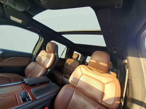Used 2022 Lincoln Navigator Reserve AWD/4WD image 18