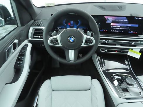 Used 2026 BMW X5 sDrive40i w/ M Sport Package image 12
