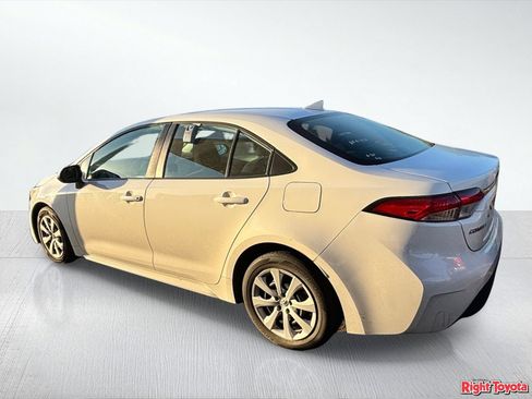 Used 2023 Toyota Corolla LE FWD image 3