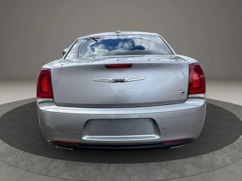 Used 2018 Chrysler 300 S w/ 300S Premium Group RWD image 6