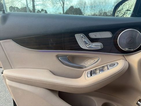 Used 2020 Mercedes-Benz GLC 300 image 13