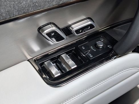 Certified 2025 Land Rover Range Rover Sport SE AWD/4WD image 27