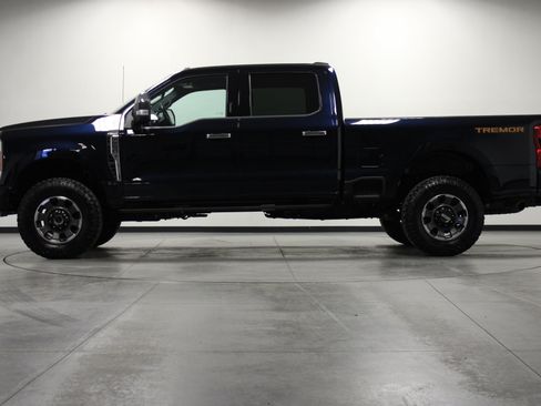 Used 2023 Ford F250 Platinum w/ Tremor Off-Road Package AWD/4WD image 7