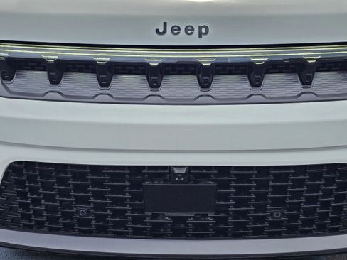 New 2026 Jeep Grand Wagoneer Limited AWD/4WD image 3