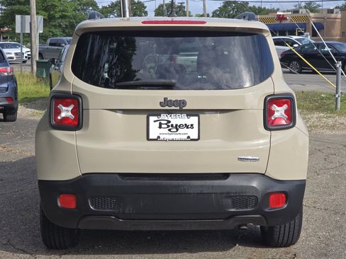 Used 2015 Jeep Renegade Latitude FWD image 6