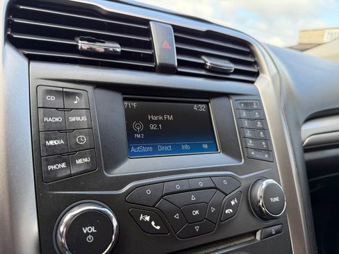 Used 2018 Ford Fusion SE image 30