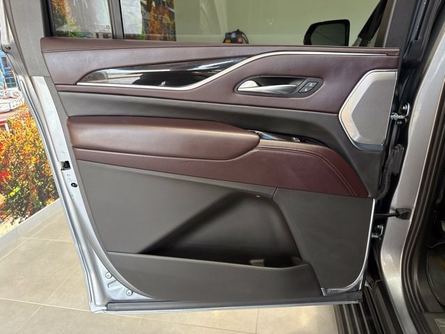 Used 2022 Cadillac Escalade ESV Premium Luxury Platinum AWD/4WD image 36