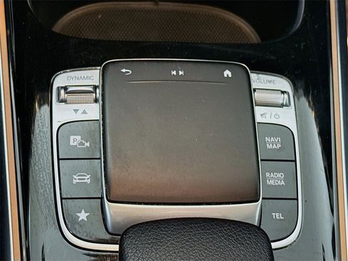 Used 2020 Mercedes-Benz GLB 250 4MATIC w/ Premium Package image 11