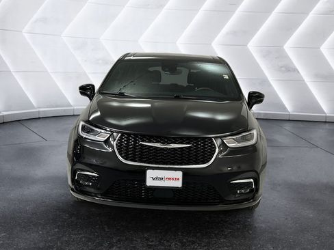 Used 2026 Chrysler Pacifica Select FWD image 2