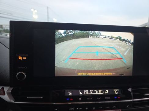 Used 2026 Toyota Sienna XLE FWD image 28