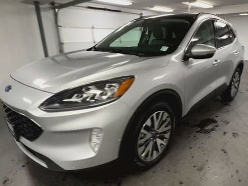 Used 2020 Ford Escape Titanium AWD/4WD image 4