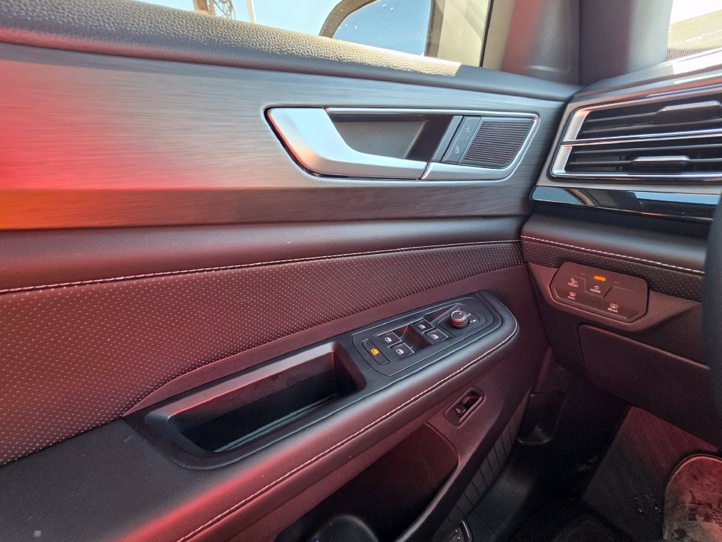Used 2024 Volkswagen Atlas Cross Sport SE w/ Panoramic Sunroof Package FWD image 16