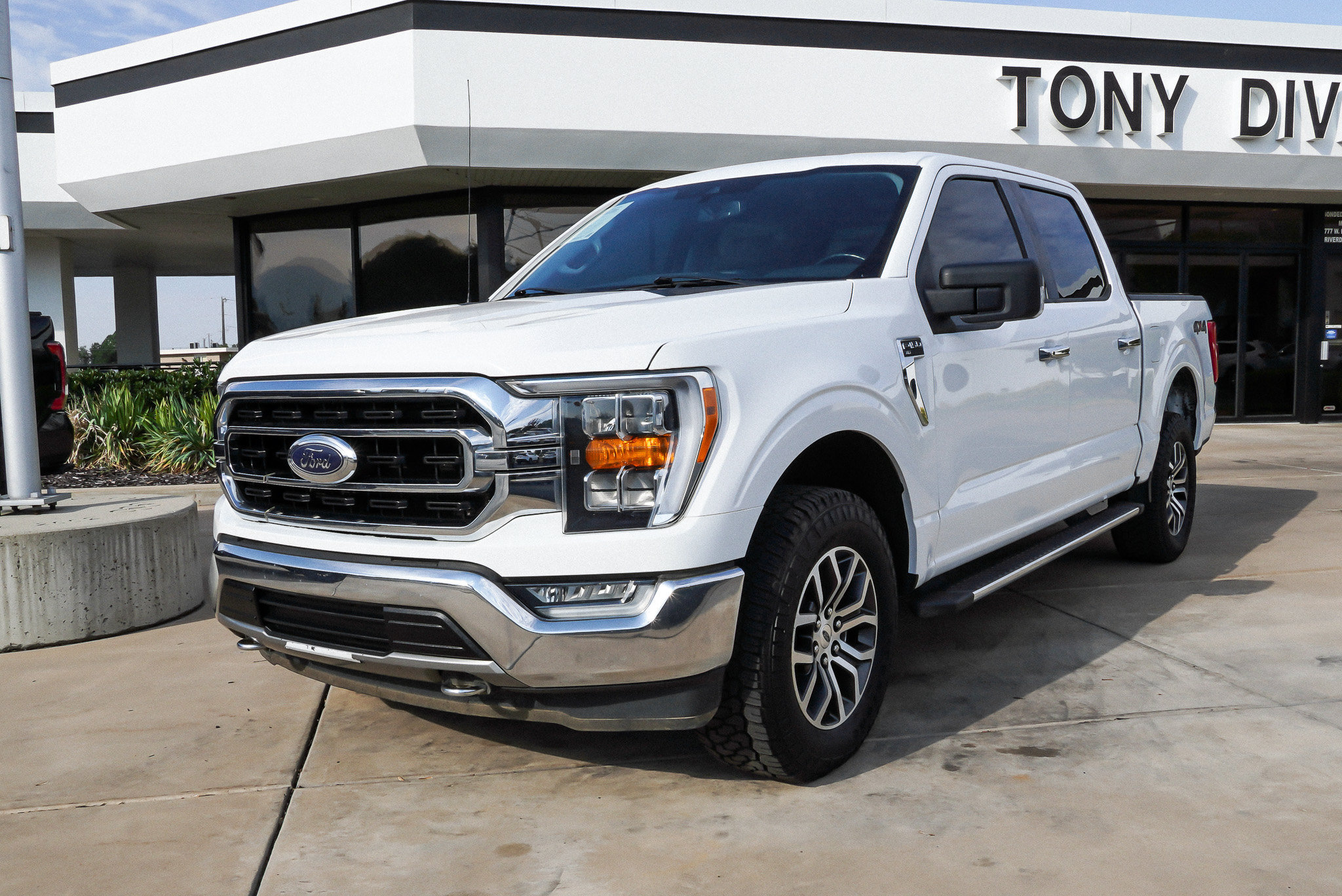 Used 2021 Ford F150 XLT w/ Equipment Group 302A High AWD/4WD image 4
