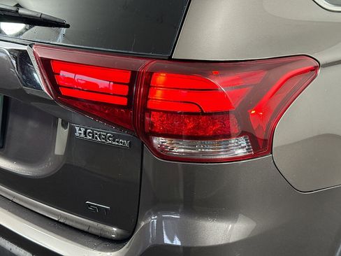 Used 2016 Mitsubishi Outlander GT AWD/4WD image 32