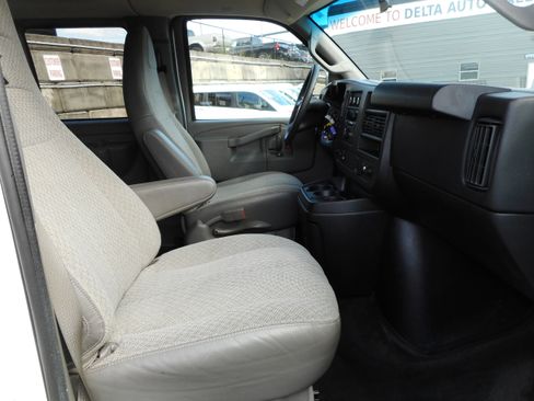 Used 2016 Chevrolet Express 3500 LT w/ LT Preferred Equipment Group image 26