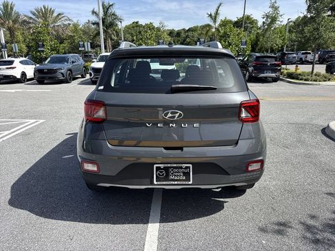 Used 2023 Hyundai Venue SEL w/ Cargo Package FWD image 2