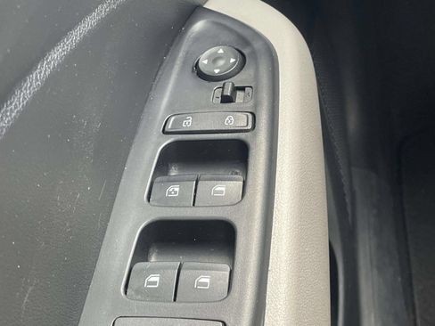 Used 2024 Hyundai Venue SEL FWD image 24