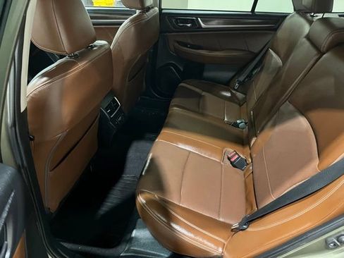 Used 2018 Subaru Outback 3.6R Touring AWD/4WD image 22