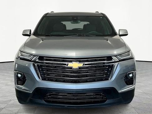 Used 2023 Chevrolet Traverse LT image 3