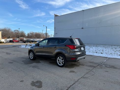 Used 2019 Ford Escape SE image 5