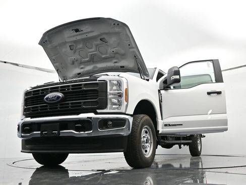 New 2025 Ford F250 XL w/ XL Chrome Package image 50