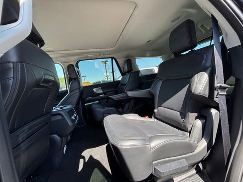 Used 2025 Ford Expedition Platinum AWD/4WD image 23