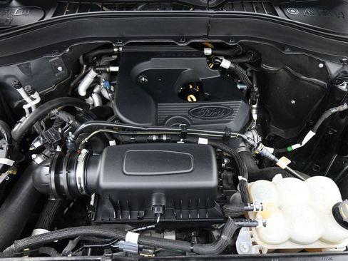 Used 2020 Ford Explorer XLT RWD image 21