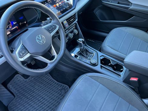 Used 2024 Volkswagen Taos SE image 11