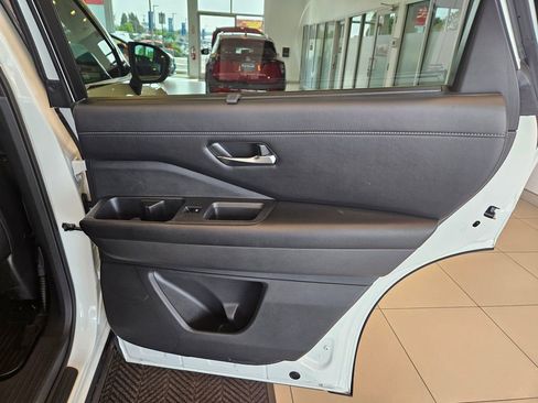 Used 2023 Nissan Pathfinder SL AWD/4WD image 29