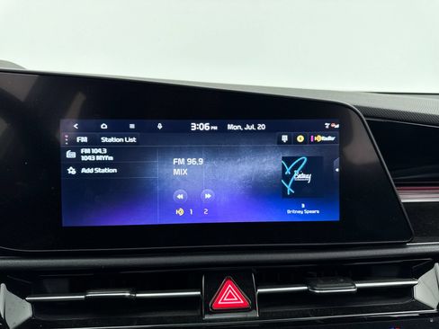 Used 2023 Kia Niro EX Touring FWD image 6