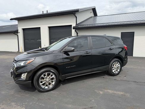 Used 2020 Chevrolet Equinox LS AWD/4WD image 2