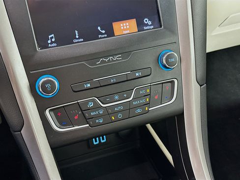 Used 2019 Ford Fusion SE AWD/4WD image 23