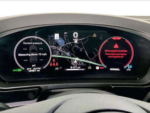 Used 2024 Porsche Cayenne image 25