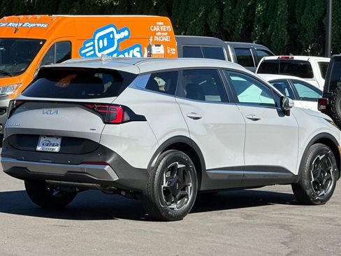 Used 2026 Kia Sportage EX AWD/4WD image 4