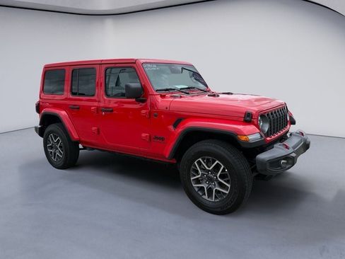 Used 2025 Jeep Wrangler Unlimited Sahara AWD/4WD image 7