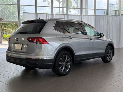 Used 2022 Volkswagen Tiguan SE FWD image 9