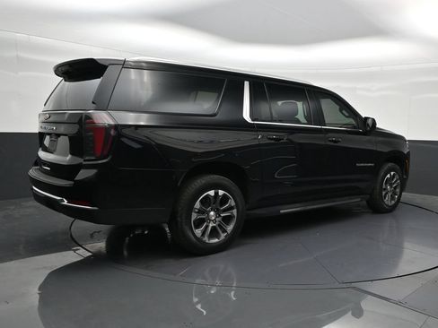 Used 2026 Chevrolet Suburban LS RWD image 5