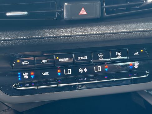 Used 2023 Buick Envision Avenir FWD image 28