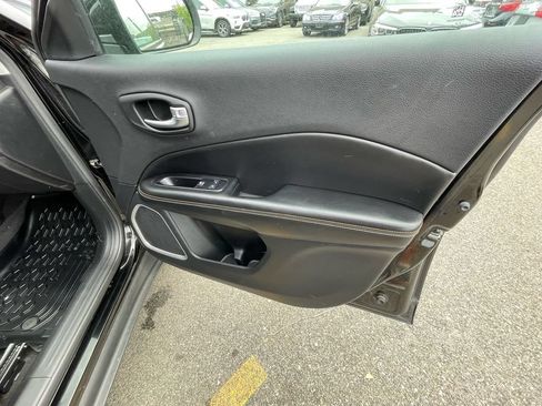Used 2020 Jeep Compass Latitude AWD/4WD image 18