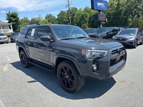 Used 2024 Toyota 4Runner SR5 RWD image 4