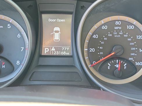 Used 2015 Hyundai Santa Fe Sport FWD image 25