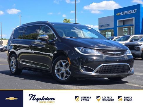 Used 2020 Chrysler Pacifica Limited FWD image 1