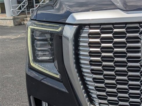Used 2024 GMC Yukon Denali w/ Denali Reserve Package image 10