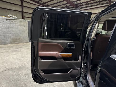 Used 2018 Chevrolet Silverado 1500 High Country image 14