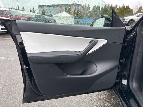 Used 2022 Tesla Model Y Performance image 23