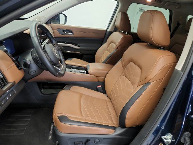 Used 2025 Nissan Pathfinder Platinum w/ Cargo Package AWD/4WD image 15