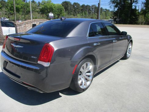 Used 2018 Chrysler 300 Limited w/ Safetytec Plus Group image 26