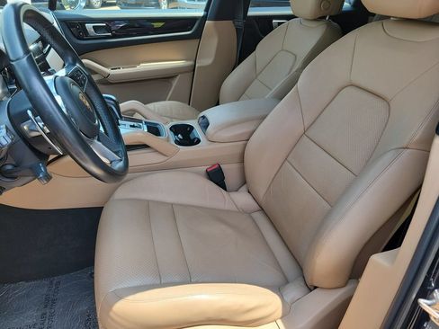 Used 2020 Porsche Cayenne AWD/4WD image 11