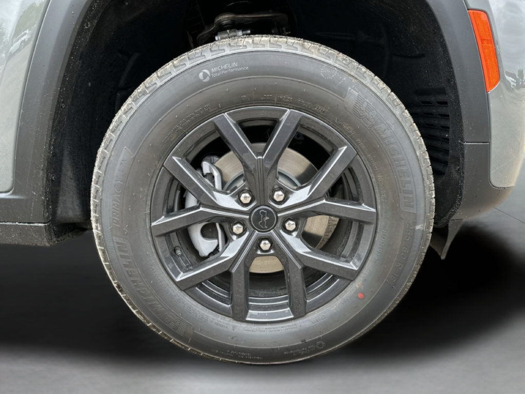 New 2027 Jeep Grand Cherokee Altitude RWD image 44